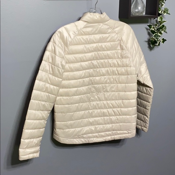 SOLD! Everlane Renew Lightweight Puffer Jacket - Picture 5 of 6